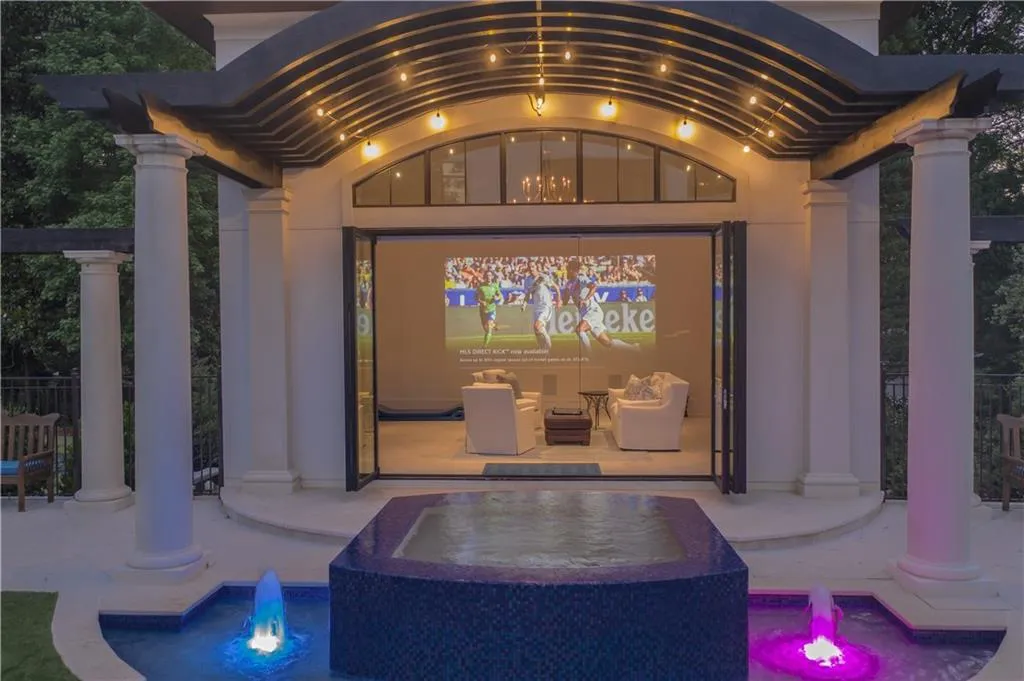 4544 Peachtree Dunwoody Road Ne, Sandy Springs, Georgia 30342, 5 Bedrooms Bedrooms, ,5 BathroomsBathrooms,Residential,Sold,4544 Peachtree Dunwoody Road Ne,6570286