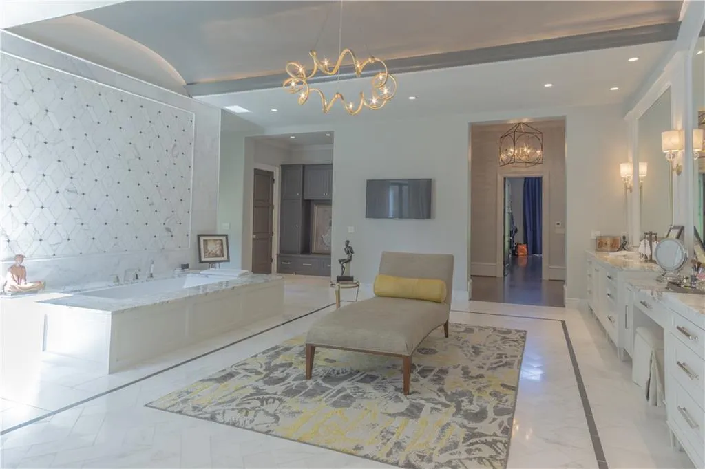 4544 Peachtree Dunwoody Road Ne, Sandy Springs, Georgia 30342, 5 Bedrooms Bedrooms, ,5 BathroomsBathrooms,Residential,Sold,4544 Peachtree Dunwoody Road Ne,6570286