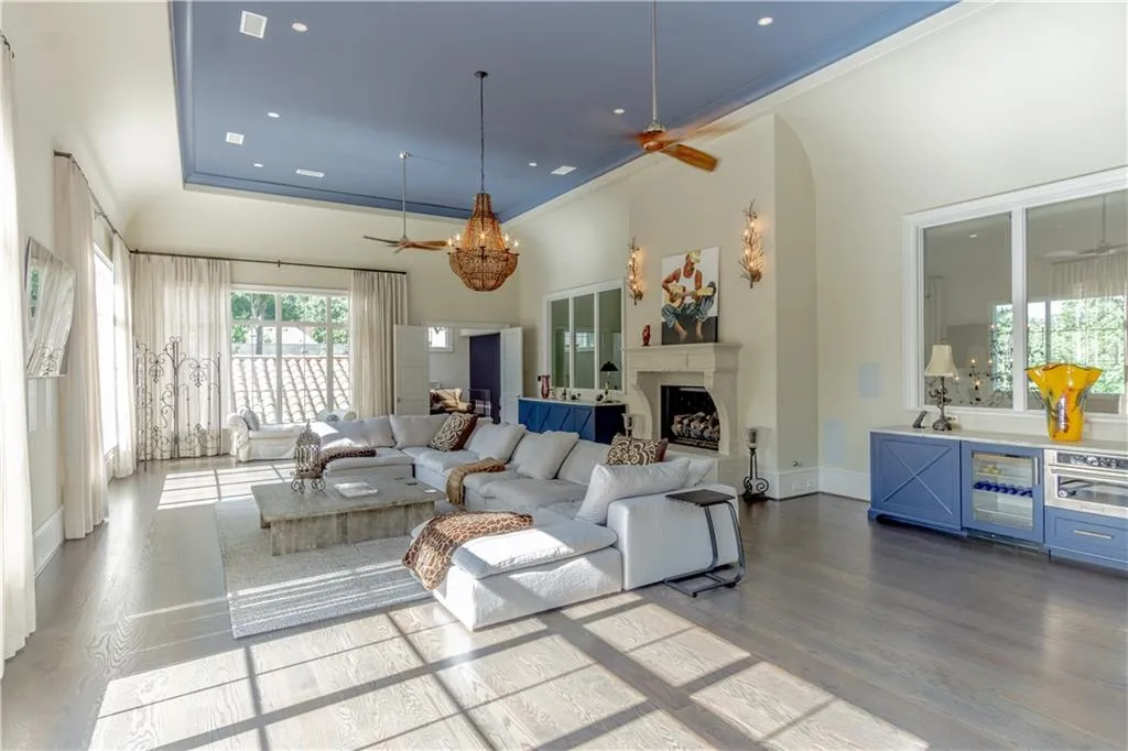 4544 Peachtree Dunwoody Road Ne, Sandy Springs, Georgia 30342, 5 Bedrooms Bedrooms, ,5 BathroomsBathrooms,Residential,Sold,4544 Peachtree Dunwoody Road Ne,6570286