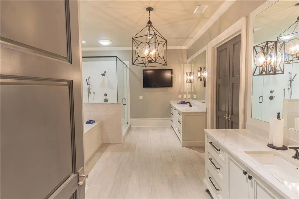 4544 Peachtree Dunwoody Road Ne, Sandy Springs, Georgia 30342, 5 Bedrooms Bedrooms, ,5 BathroomsBathrooms,Residential,Sold,4544 Peachtree Dunwoody Road Ne,6570286