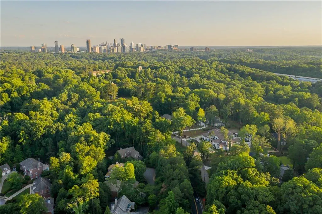 4544 Peachtree Dunwoody Road Ne, Sandy Springs, Georgia 30342, 5 Bedrooms Bedrooms, ,5 BathroomsBathrooms,Residential,Sold,4544 Peachtree Dunwoody Road Ne,6570286