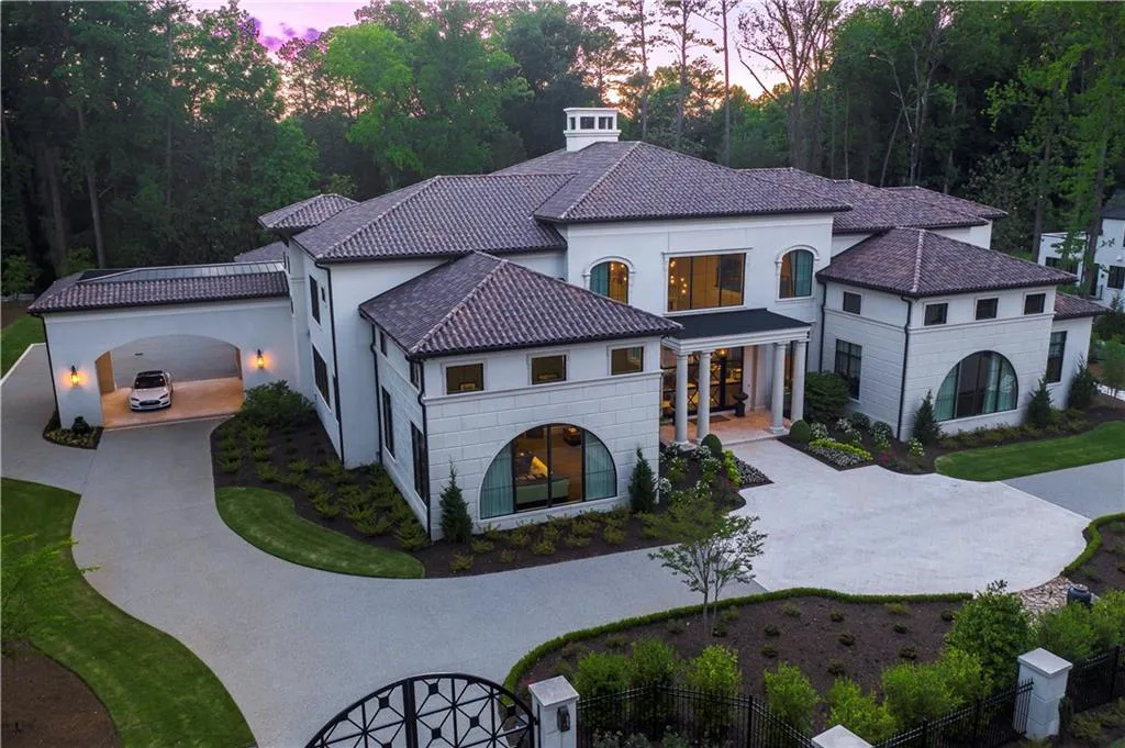 4544 Peachtree Dunwoody Road Ne, Sandy Springs, Georgia 30342, 5 Bedrooms Bedrooms, ,5 BathroomsBathrooms,Residential,Sold,4544 Peachtree Dunwoody Road Ne,6570286