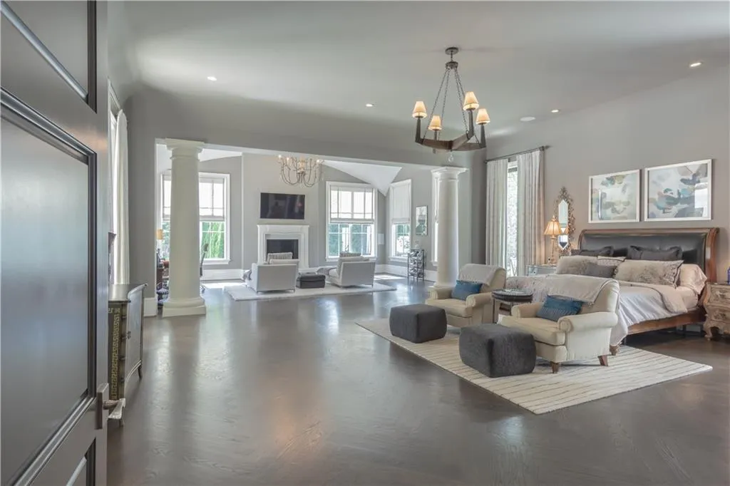 4544 Peachtree Dunwoody Road Ne, Sandy Springs, Georgia 30342, 5 Bedrooms Bedrooms, ,5 BathroomsBathrooms,Residential,Sold,4544 Peachtree Dunwoody Road Ne,6570286