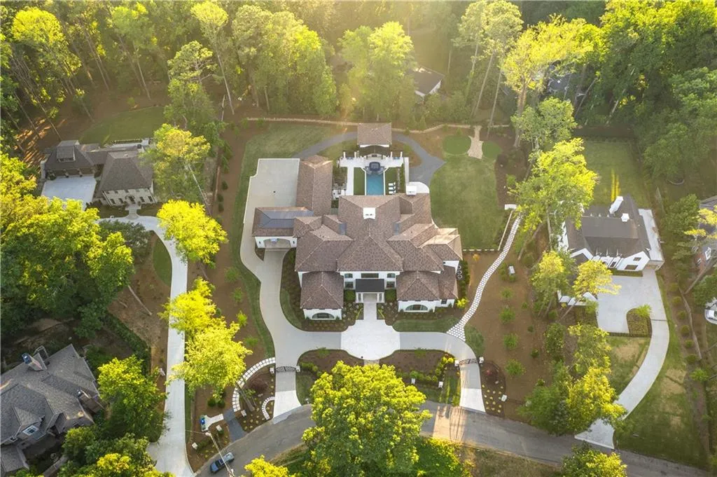 4544 Peachtree Dunwoody Road Ne, Sandy Springs, Georgia 30342, 5 Bedrooms Bedrooms, ,5 BathroomsBathrooms,Residential,Sold,4544 Peachtree Dunwoody Road Ne,6570286