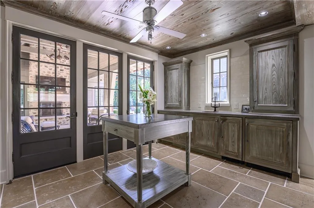 2979 Ridgewood Road Nw, Atlanta, Georgia 30327, 4 Bedrooms Bedrooms, ,4 BathroomsBathrooms,Residential,For Sale,2979 Ridgewood Road Nw,7559436