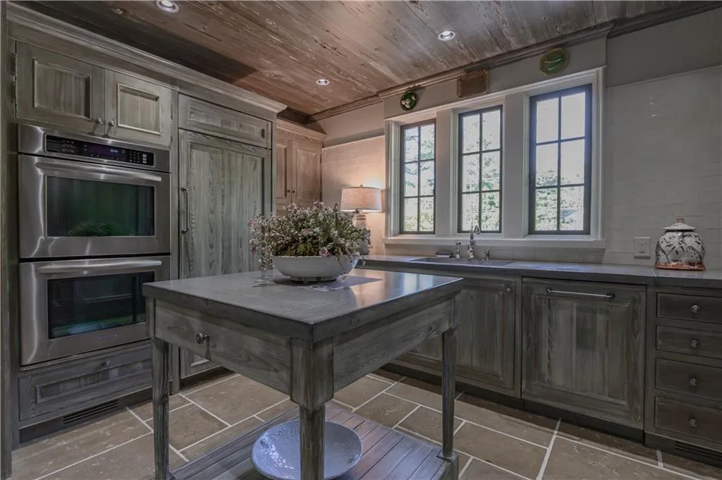 2979 Ridgewood Road Nw, Atlanta, Georgia 30327, 4 Bedrooms Bedrooms, ,4 BathroomsBathrooms,Residential,For Sale,2979 Ridgewood Road Nw,7559436