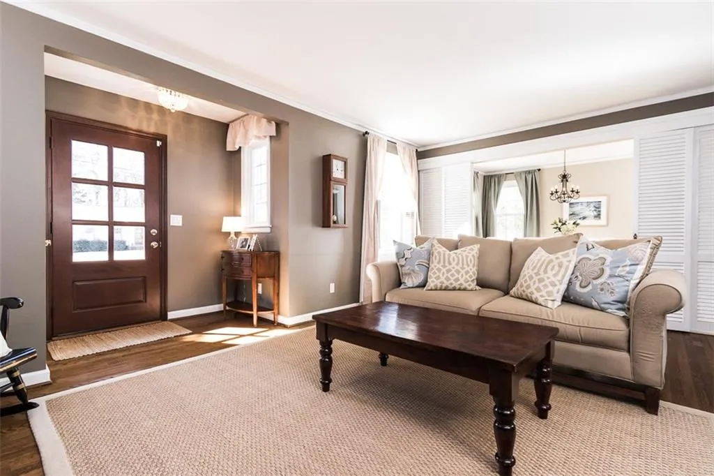 Georgia 30342, ,2 BathroomsBathrooms,Residential,Sold,5808403