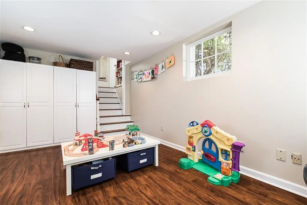 Georgia 30342, ,2 BathroomsBathrooms,Residential,Sold,5808403