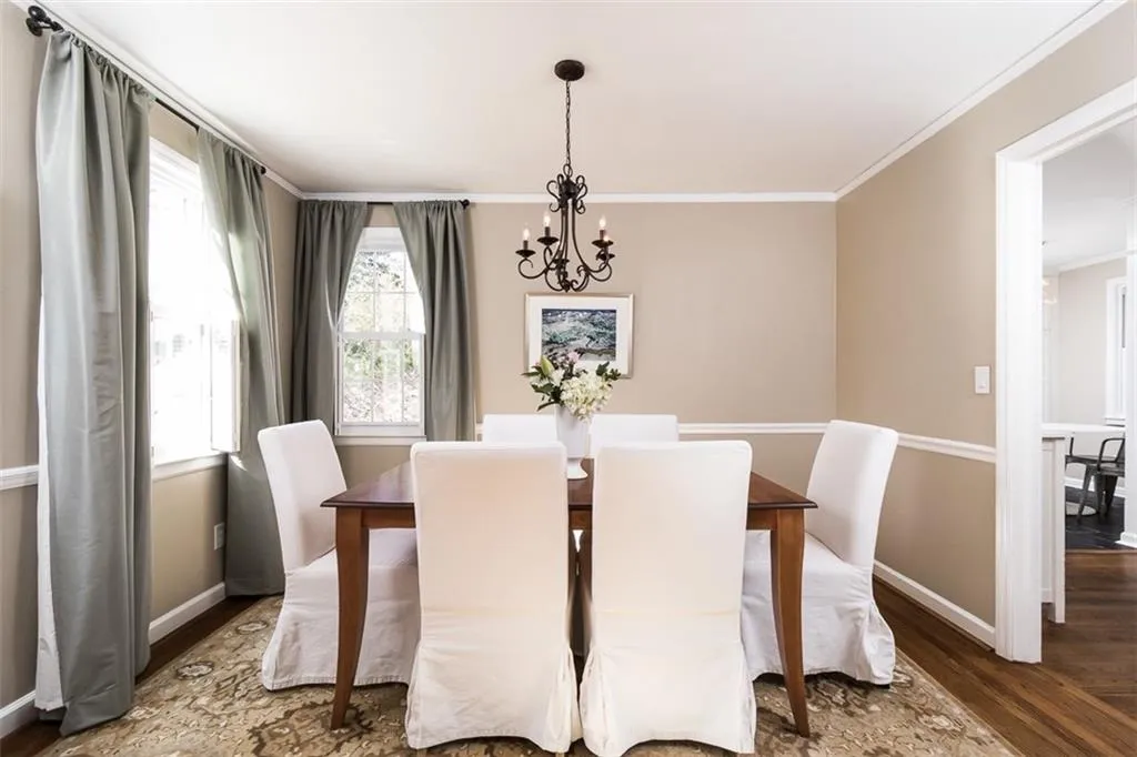 Georgia 30342, ,2 BathroomsBathrooms,Residential,Sold,5808403