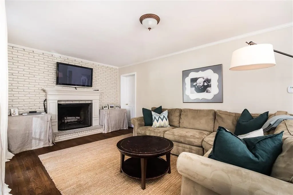 Georgia 30342, ,2 BathroomsBathrooms,Residential,Sold,5808403