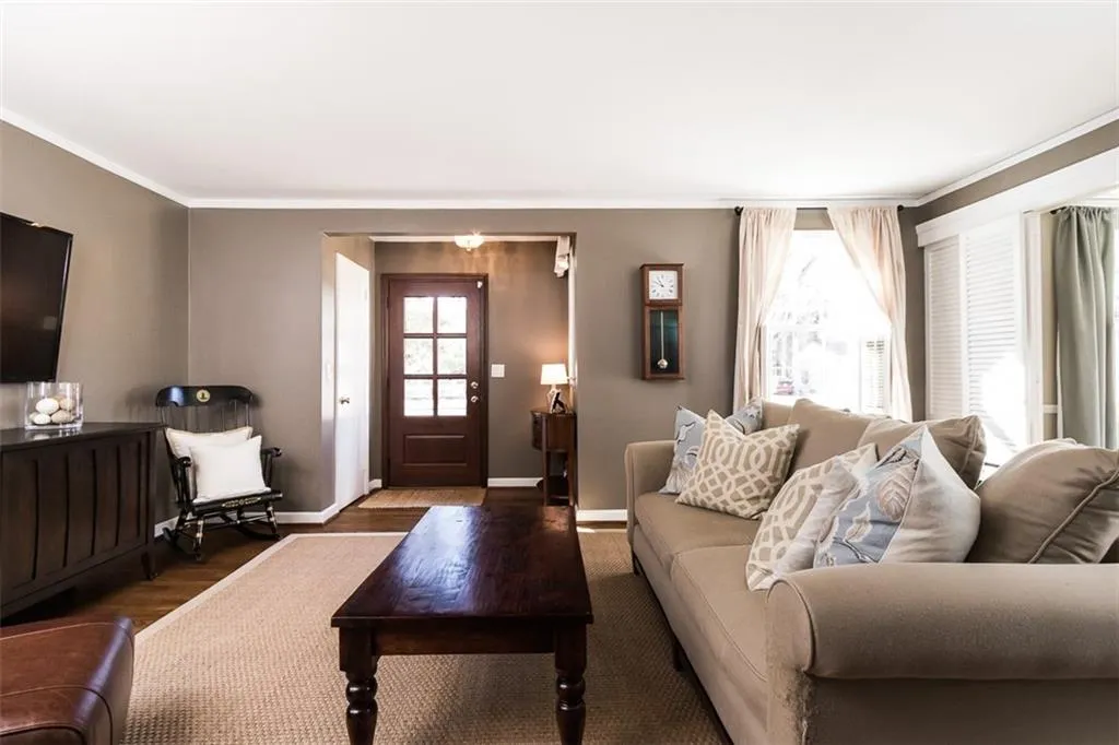 Georgia 30342, ,2 BathroomsBathrooms,Residential,Sold,5808403