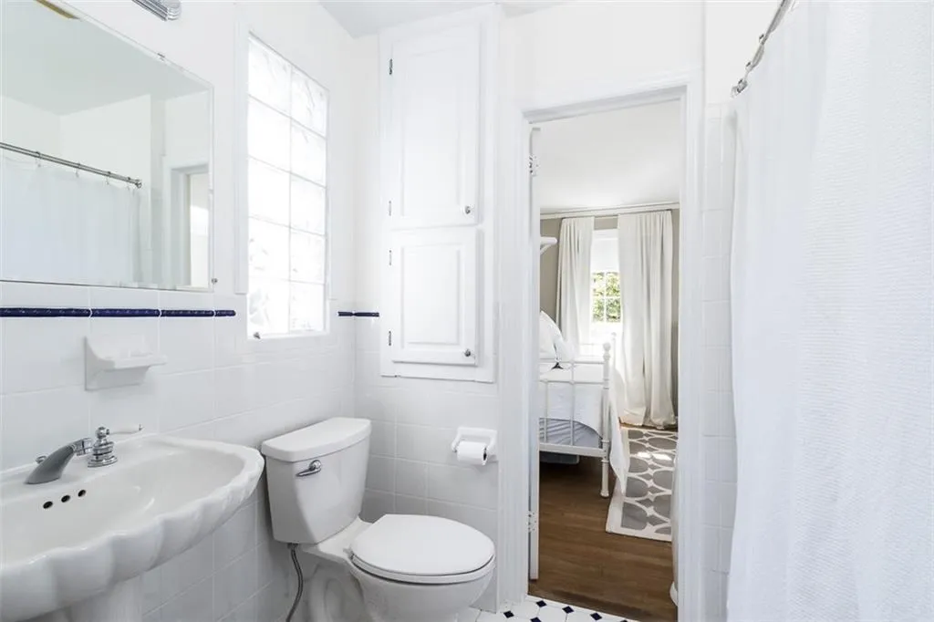 Georgia 30342, ,2 BathroomsBathrooms,Residential,Sold,5808403