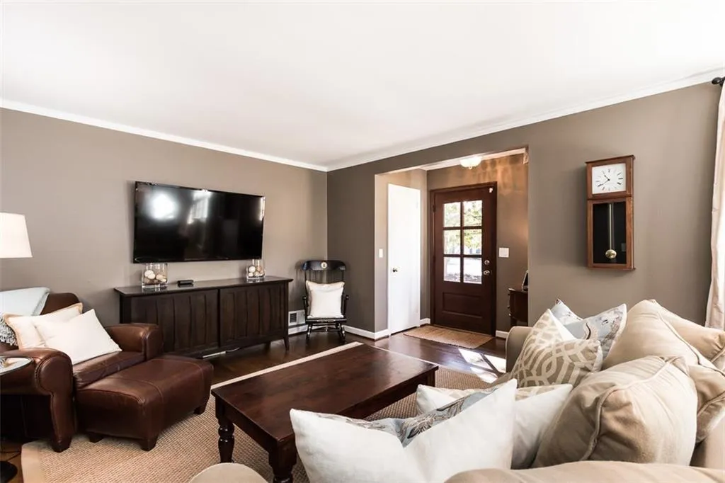 Georgia 30342, ,2 BathroomsBathrooms,Residential,Sold,5808403