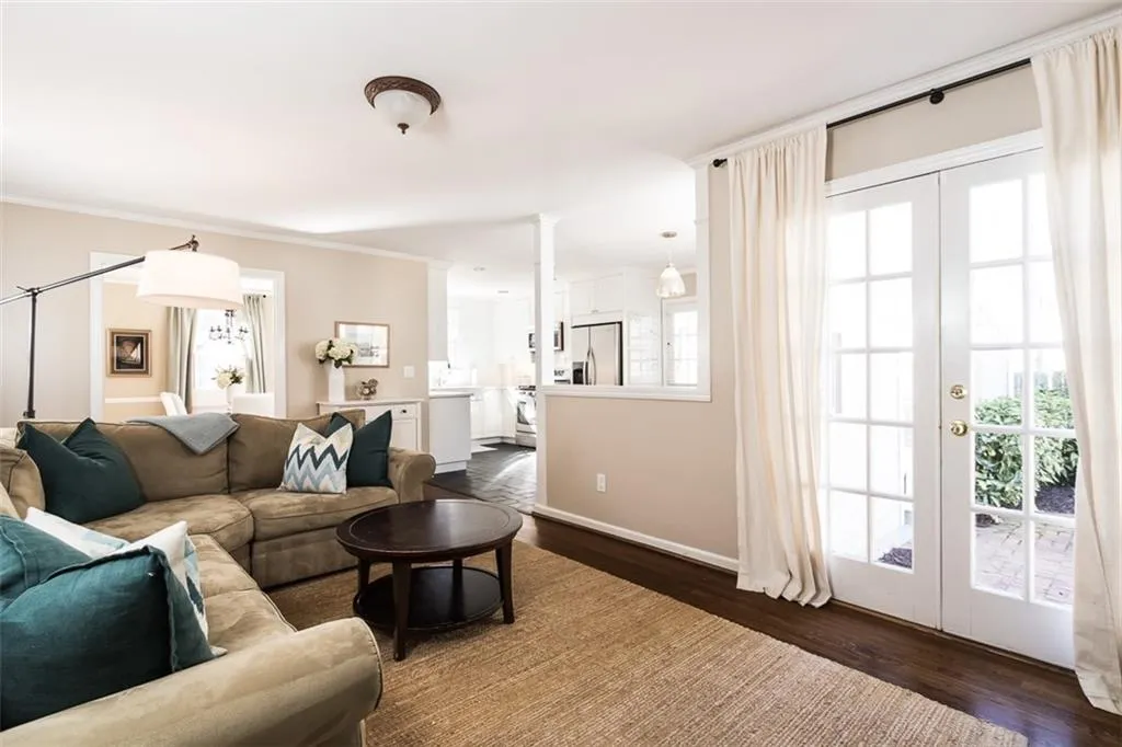 Georgia 30342, ,2 BathroomsBathrooms,Residential,Sold,5808403