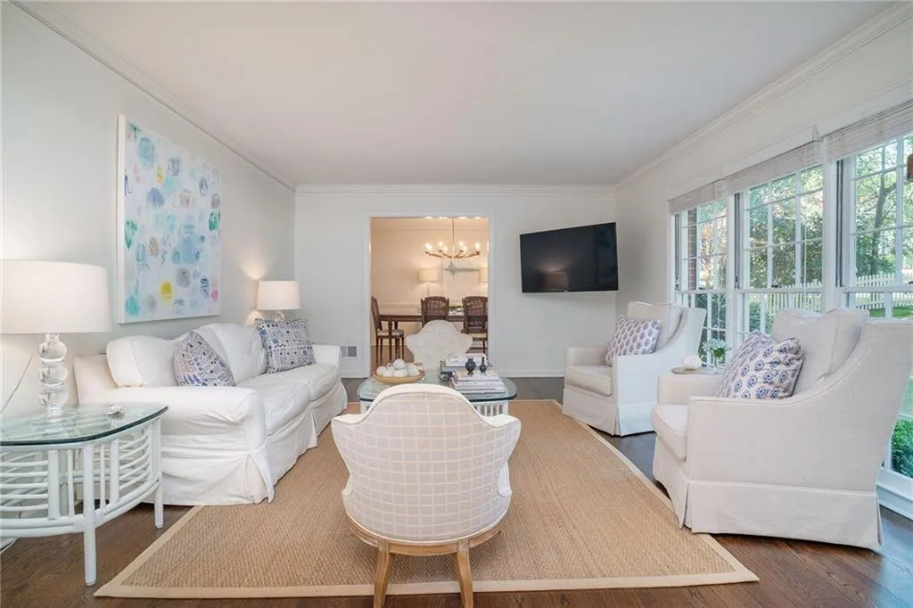 240 Forest Hills Drive, Atlanta, Georgia 30342, 4 Bedrooms Bedrooms, ,3 BathroomsBathrooms,Residential,Sold,240 Forest Hills Drive,6718042