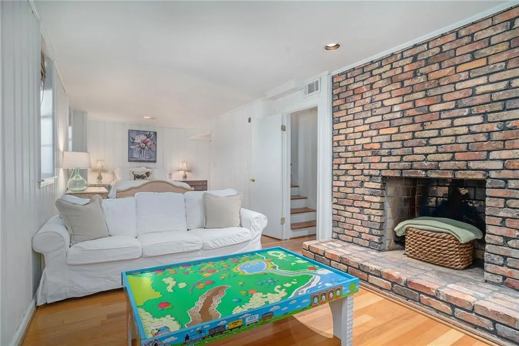 240 Forest Hills Drive, Atlanta, Georgia 30342, 4 Bedrooms Bedrooms, ,3 BathroomsBathrooms,Residential,Sold,240 Forest Hills Drive,6718042