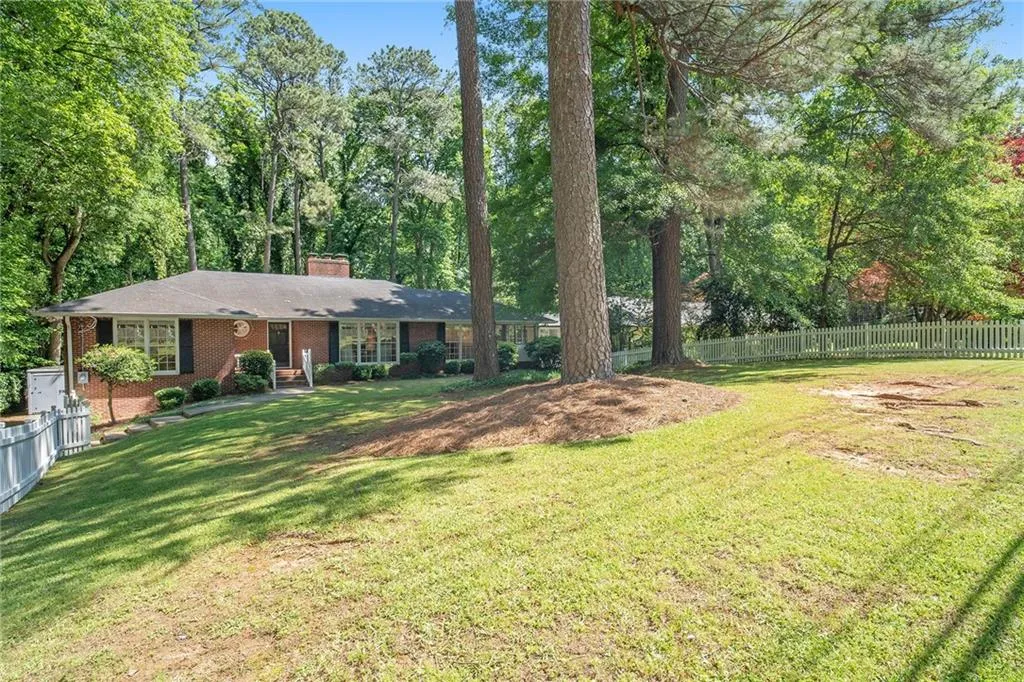240 Forest Hills Drive, Atlanta, Georgia 30342, 4 Bedrooms Bedrooms, ,3 BathroomsBathrooms,Residential,Sold,240 Forest Hills Drive,6718042
