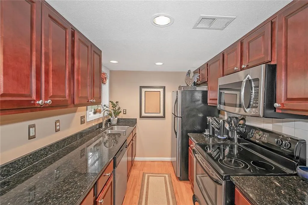 6900 Roswell Road Unit K6, Atlanta, Georgia 30328, 2 Bedrooms Bedrooms, ,2 BathroomsBathrooms,Residential,Sold,6900 Roswell Road Unit K6,7068130