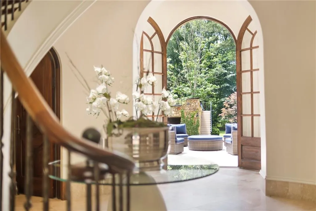 876 Crest Valley Drive, Atlanta, Georgia 30327, 7 Bedrooms Bedrooms, ,7 BathroomsBathrooms,Residential,Sold,876 Crest Valley Drive,6912509