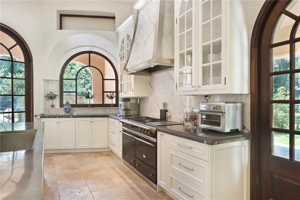 876 Crest Valley Drive, Atlanta, Georgia 30327, 7 Bedrooms Bedrooms, ,7 BathroomsBathrooms,Residential,Sold,876 Crest Valley Drive,6912509