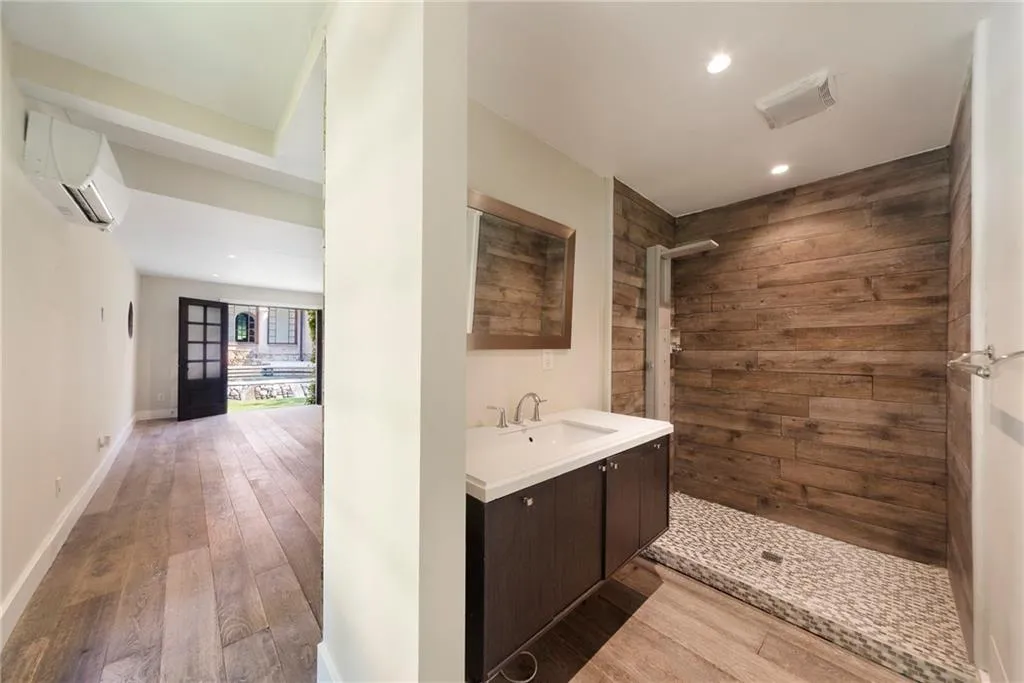 876 Crest Valley Drive, Atlanta, Georgia 30327, 7 Bedrooms Bedrooms, ,7 BathroomsBathrooms,Residential,Sold,876 Crest Valley Drive,6912509
