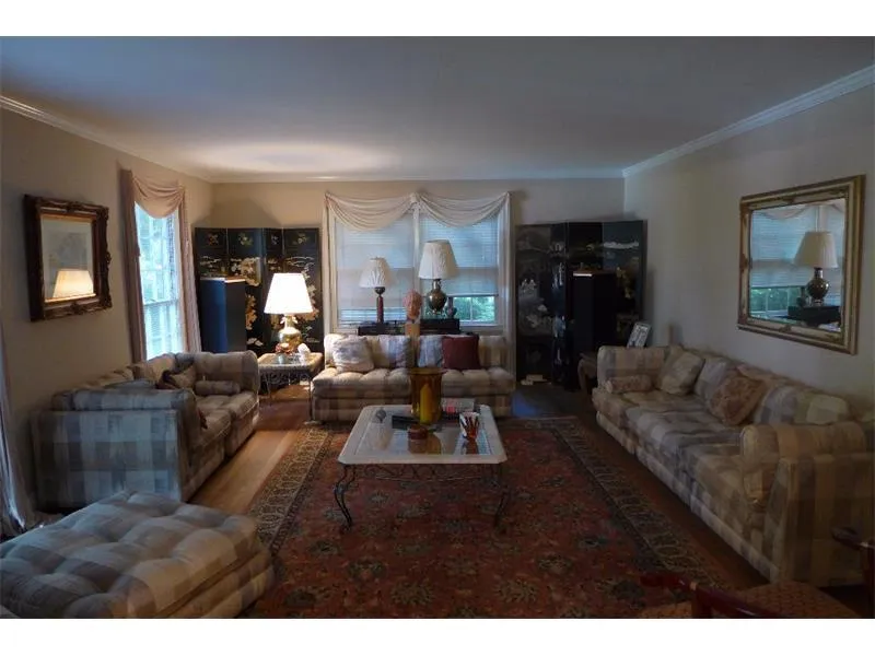 605 River Valley Road, Sandy Springs, Georgia 30328, 4 Bedrooms Bedrooms, ,3 BathroomsBathrooms,Residential,Sold,605 River Valley Road,5569239