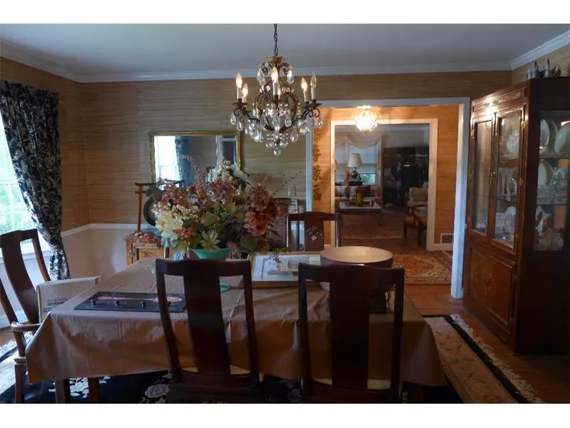 605 River Valley Road, Sandy Springs, Georgia 30328, 4 Bedrooms Bedrooms, ,3 BathroomsBathrooms,Residential,Sold,605 River Valley Road,5569239