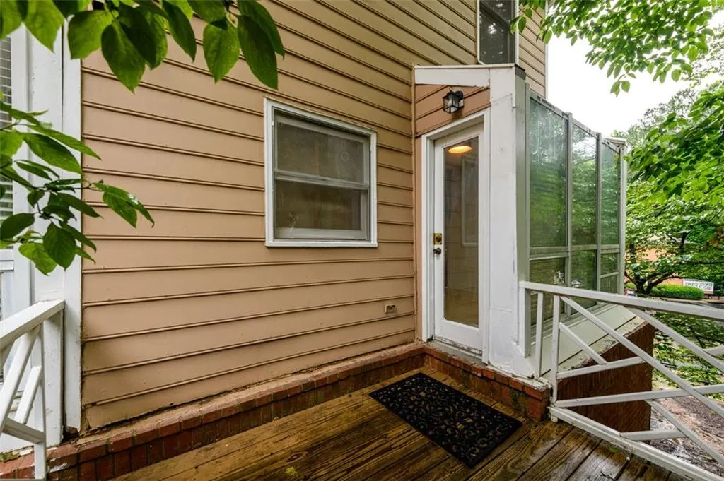 7500 Roswell Road Unit 18, Sandy Springs, Georgia 30350, 2 Bedrooms Bedrooms, ,2 BathroomsBathrooms,Residential,Sold,7500 Roswell Road Unit 18,7594901