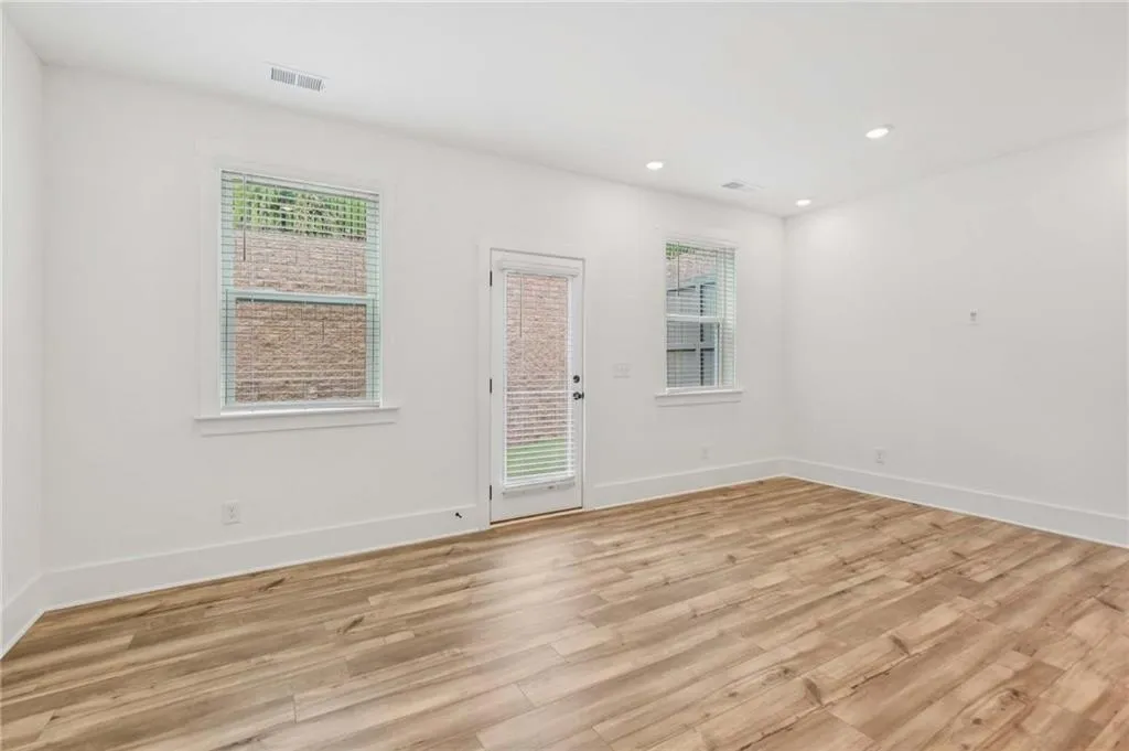 Unfurnished room featuring light wood-style floors, plenty of natural light, and recessed lighting