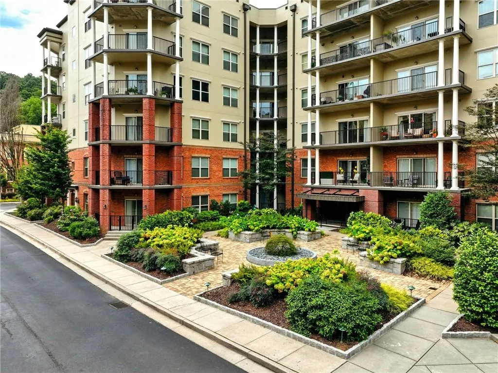 View of apartment building / complex
