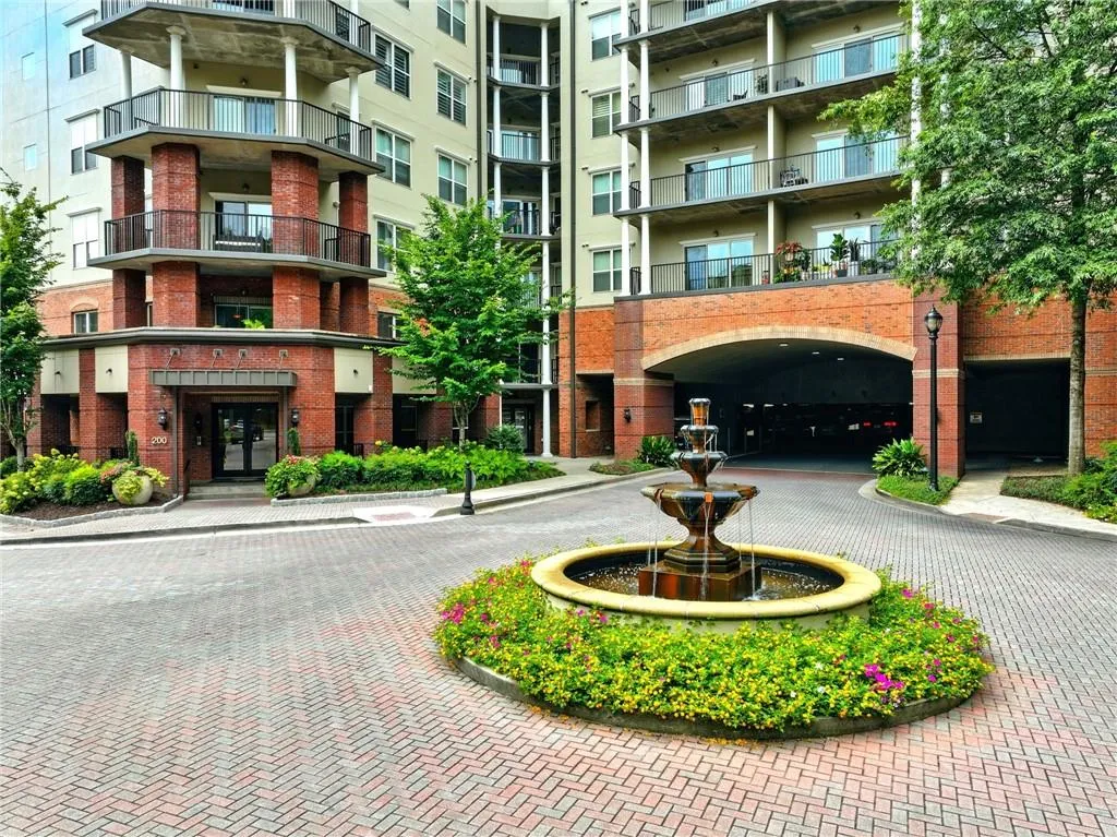 View of apartment building / complex