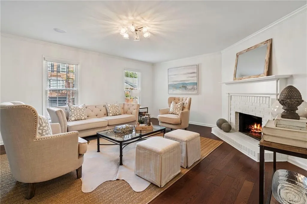 504 Dunwoody Chace, Atlanta, Georgia 30328, 3 Bedrooms Bedrooms, ,2 BathroomsBathrooms,Residential,For Sale,504 Dunwoody Chace,7696642