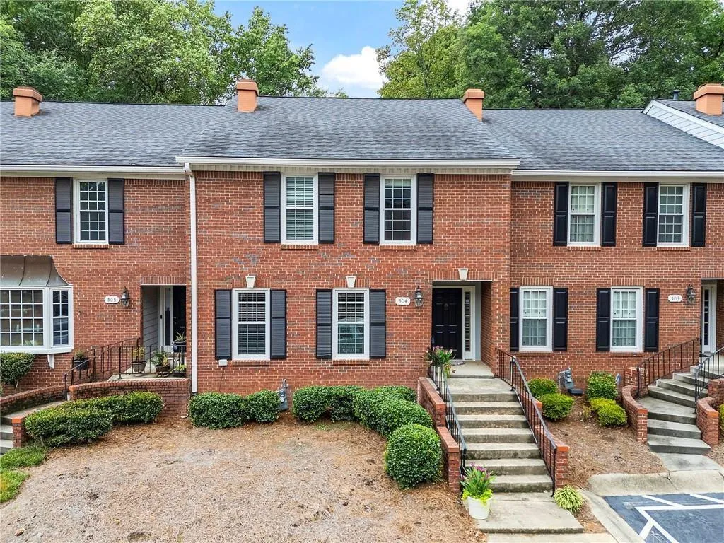 504 Dunwoody Chace, Atlanta, Georgia 30328, 3 Bedrooms Bedrooms, ,2 BathroomsBathrooms,Residential,For Sale,504 Dunwoody Chace,7696642