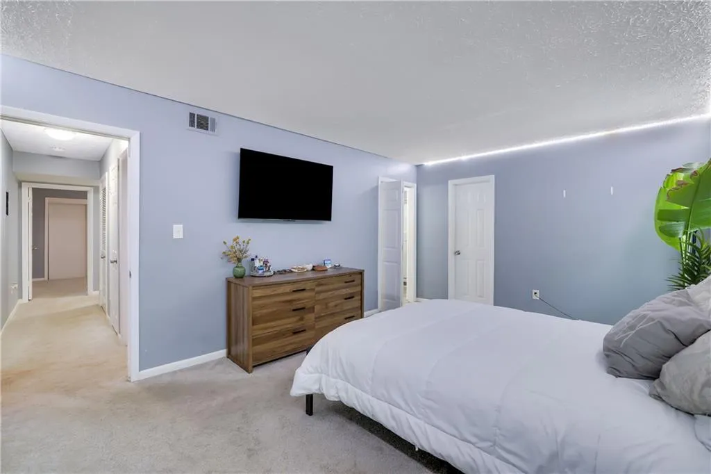8740 Roswell Road Unit 10b, Atlanta, Georgia 30350, 3 Bedrooms Bedrooms, ,2 BathroomsBathrooms,Residential,For Sale,8740 Roswell Road Unit 10b,7762546