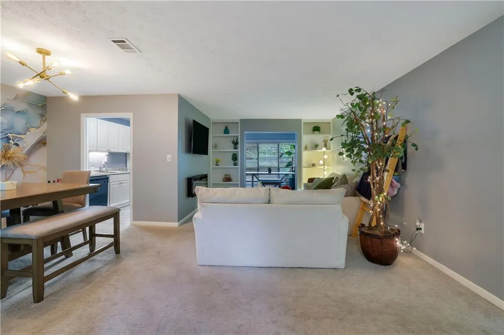 8740 Roswell Road Unit 10b, Atlanta, Georgia 30350, 3 Bedrooms Bedrooms, ,2 BathroomsBathrooms,Residential,For Sale,8740 Roswell Road Unit 10b,7762546