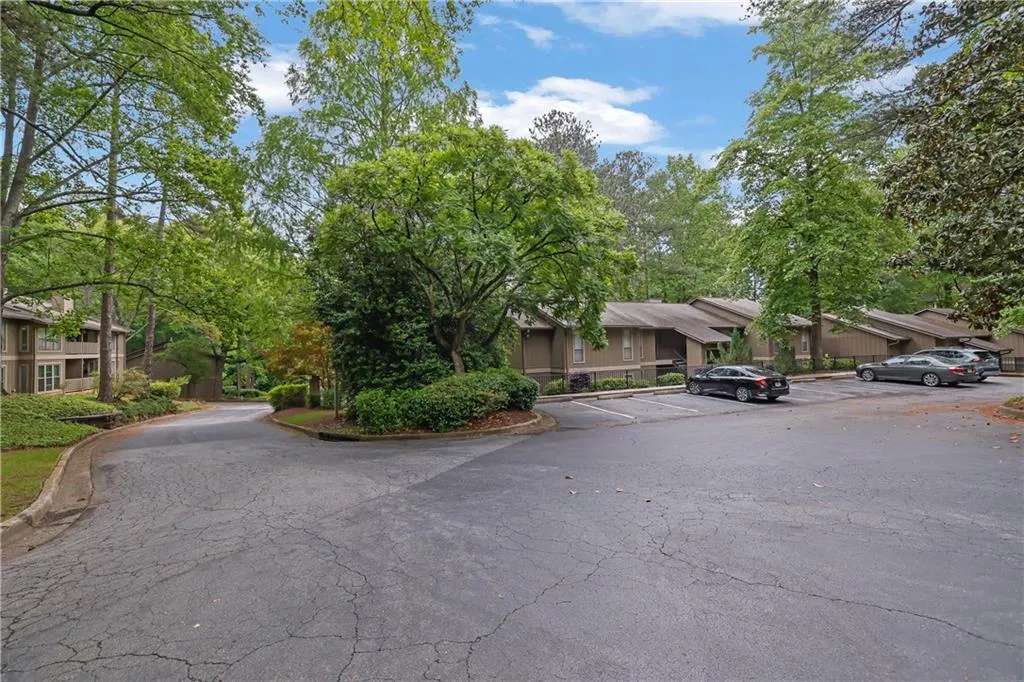 8740 Roswell Road Unit 10b, Atlanta, Georgia 30350, 3 Bedrooms Bedrooms, ,2 BathroomsBathrooms,Residential,For Sale,8740 Roswell Road Unit 10b,7762546
