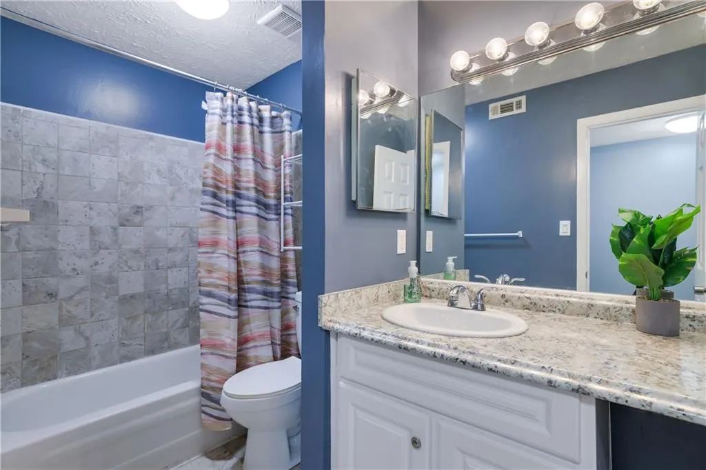 8740 Roswell Road Unit 10b, Atlanta, Georgia 30350, 3 Bedrooms Bedrooms, ,2 BathroomsBathrooms,Residential,For Sale,8740 Roswell Road Unit 10b,7762546