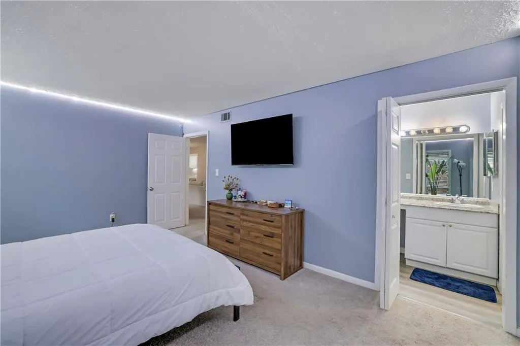 8740 Roswell Road Unit 10b, Atlanta, Georgia 30350, 3 Bedrooms Bedrooms, ,2 BathroomsBathrooms,Residential,For Sale,8740 Roswell Road Unit 10b,7762546