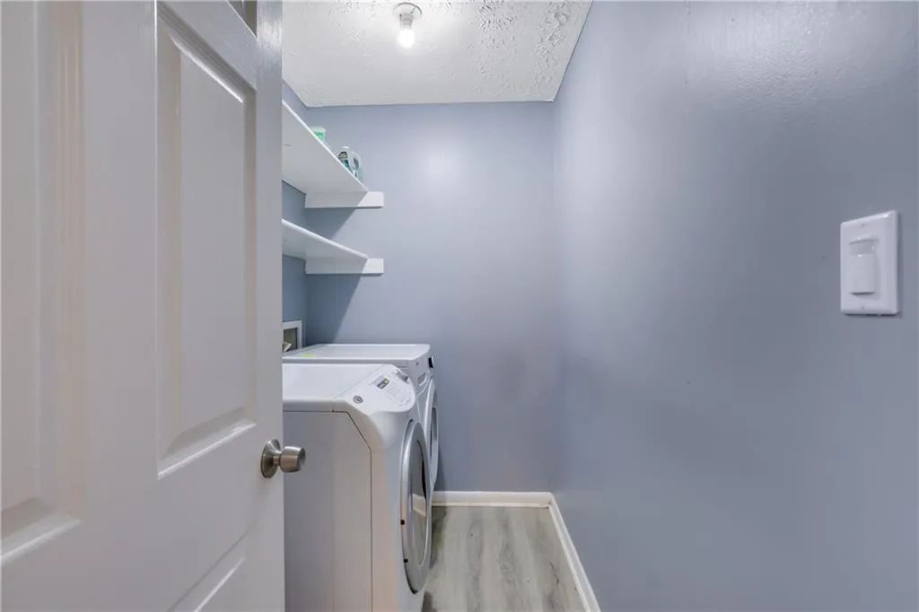 8740 Roswell Road Unit 10b, Atlanta, Georgia 30350, 3 Bedrooms Bedrooms, ,2 BathroomsBathrooms,Residential,For Sale,8740 Roswell Road Unit 10b,7762546