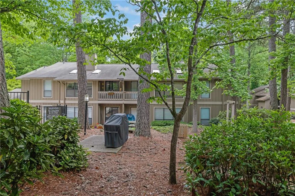 8740 Roswell Road Unit 10b, Atlanta, Georgia 30350, 3 Bedrooms Bedrooms, ,2 BathroomsBathrooms,Residential,For Sale,8740 Roswell Road Unit 10b,7762546