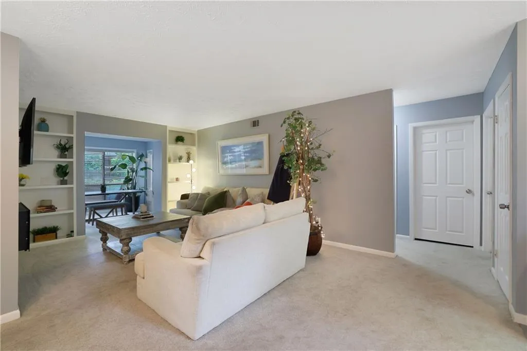 8740 Roswell Road Unit 10b, Atlanta, Georgia 30350, 3 Bedrooms Bedrooms, ,2 BathroomsBathrooms,Residential,For Sale,8740 Roswell Road Unit 10b,7762546