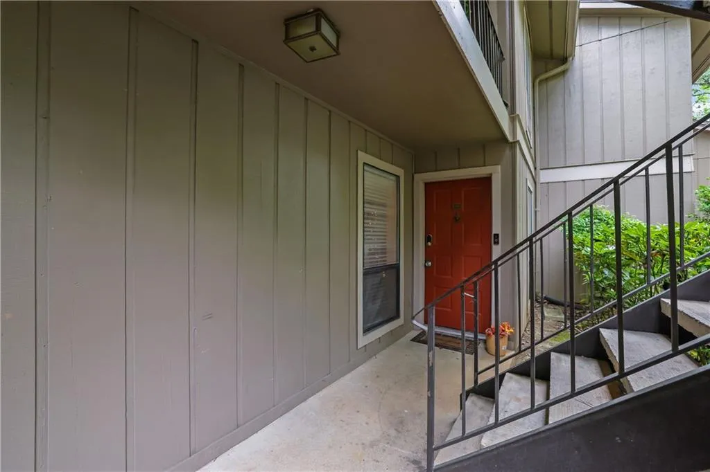 8740 Roswell Road Unit 10b, Atlanta, Georgia 30350, 3 Bedrooms Bedrooms, ,2 BathroomsBathrooms,Residential,For Sale,8740 Roswell Road Unit 10b,7762546
