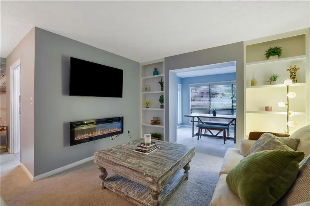 8740 Roswell Road Unit 10b, Atlanta, Georgia 30350, 3 Bedrooms Bedrooms, ,2 BathroomsBathrooms,Residential,For Sale,8740 Roswell Road Unit 10b,7762546
