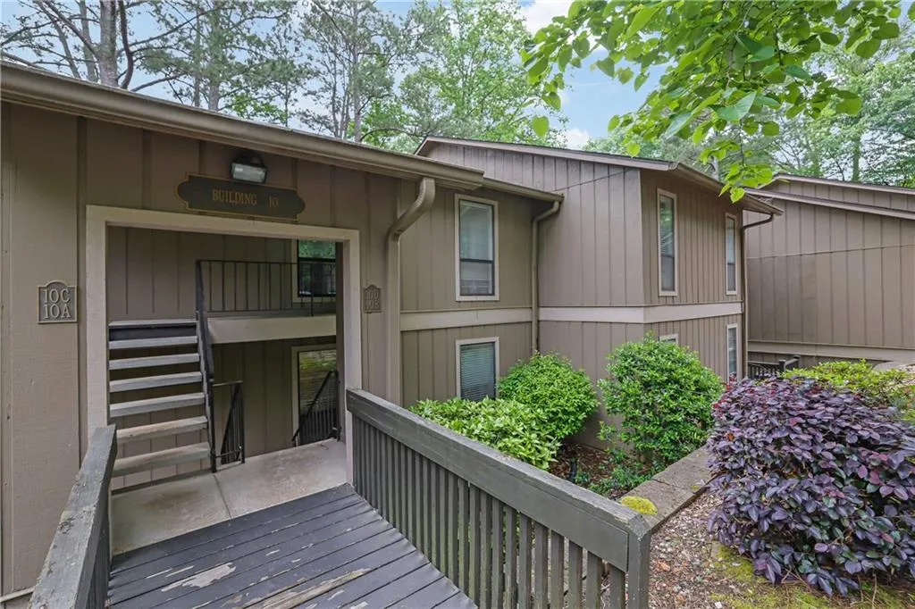 8740 Roswell Road Unit 10b, Atlanta, Georgia 30350, 3 Bedrooms Bedrooms, ,2 BathroomsBathrooms,Residential,For Sale,8740 Roswell Road Unit 10b,7762546