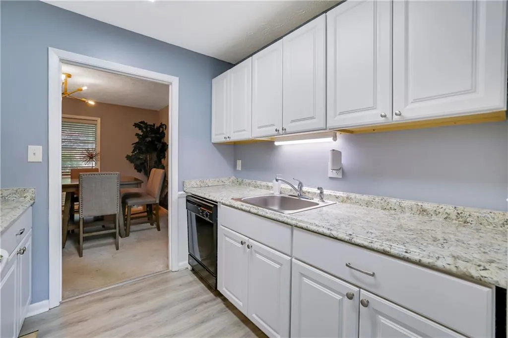 8740 Roswell Road Unit 10b, Atlanta, Georgia 30350, 3 Bedrooms Bedrooms, ,2 BathroomsBathrooms,Residential,For Sale,8740 Roswell Road Unit 10b,7762546