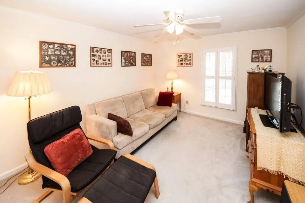 223 The South Chace, Sandy Springs, Georgia 30328, 3 Bedrooms Bedrooms, ,2 BathroomsBathrooms,Residential,Sold,223 The South Chace,6523974