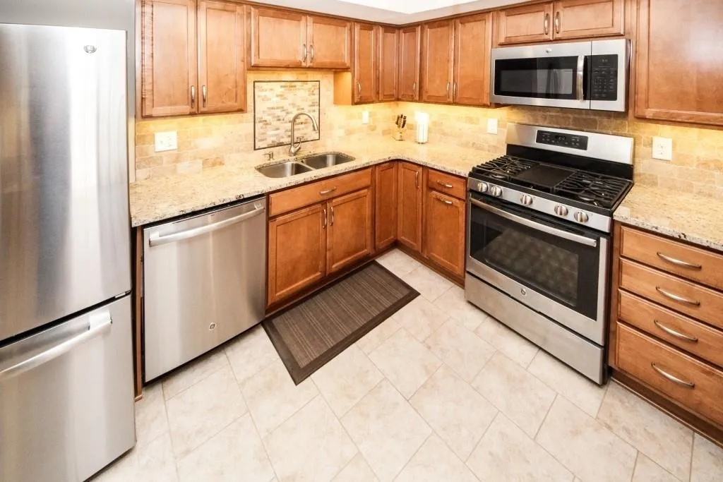 223 The South Chace, Sandy Springs, Georgia 30328, 3 Bedrooms Bedrooms, ,2 BathroomsBathrooms,Residential,Sold,223 The South Chace,6523974