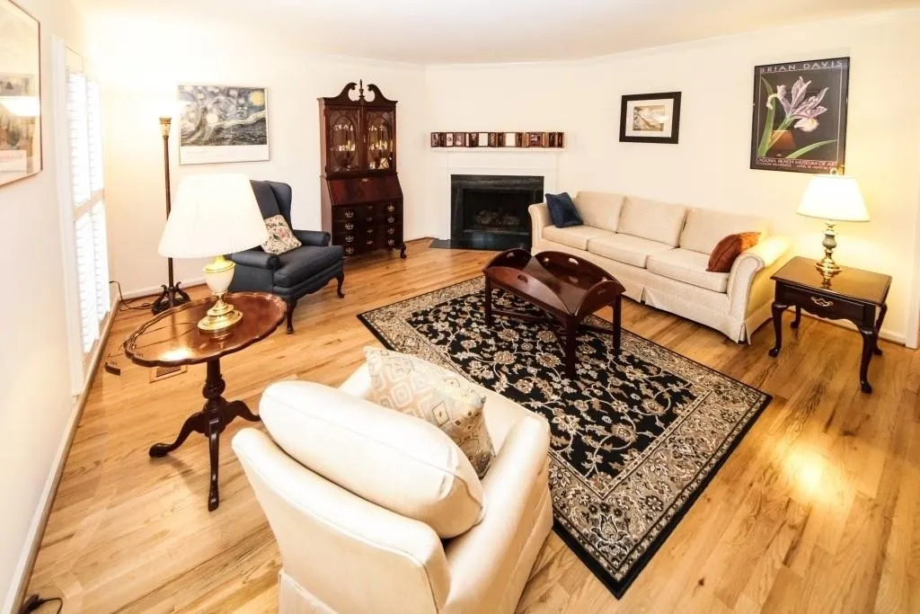 223 The South Chace, Sandy Springs, Georgia 30328, 3 Bedrooms Bedrooms, ,2 BathroomsBathrooms,Residential,Sold,223 The South Chace,6523974