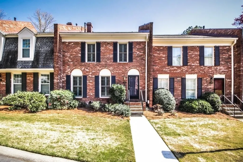 223 The South Chace, Sandy Springs, Georgia 30328, 3 Bedrooms Bedrooms, ,2 BathroomsBathrooms,Residential,Sold,223 The South Chace,6523974