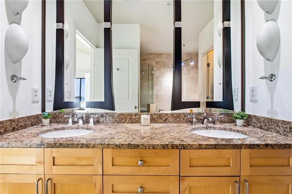 2828 Peachtree Road Nw Unit 2402, Atlanta, Georgia 30305, 2 Bedrooms Bedrooms, 0 ,2 BathroomsBathrooms,Residential,For Sale,2828 Peachtree Road Nw Unit 2402,7791120